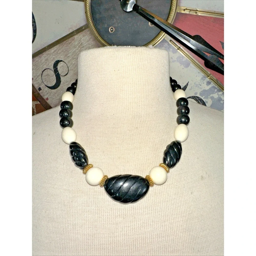 Unbranded Statement Necklace Women OS Black Cream Excellent Chunky Resin Beads